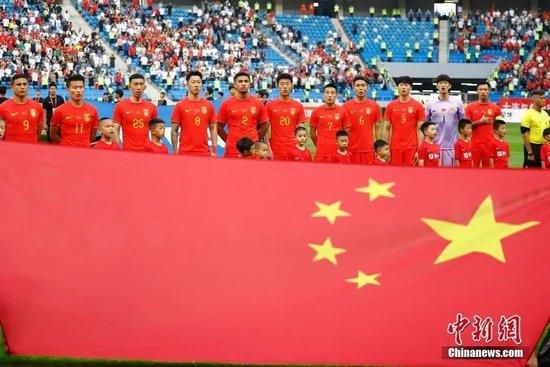 筱冢淳（筱原笃 饰）的老婆在数年前死于一场无不同连环杀人案件，凶手固然被缉捕回案却由于一份精力判定陈述而具有了免死金牌。这些年来，筱冢淳尽力工作，将全数的积储拿出来雇佣昂贵的律师，只为了可以或许为本身的老婆讨回一个合理，但适得其反，就连律师都劝他抛却，生无可恋的筱冢淳想到了死。                                  高桥瞳子（城岛瞳子 饰）和丈夫和婆婆糊口在统一屋檐下，丈夫的冷酷，婆婆的不放在眼里，瞳子的每